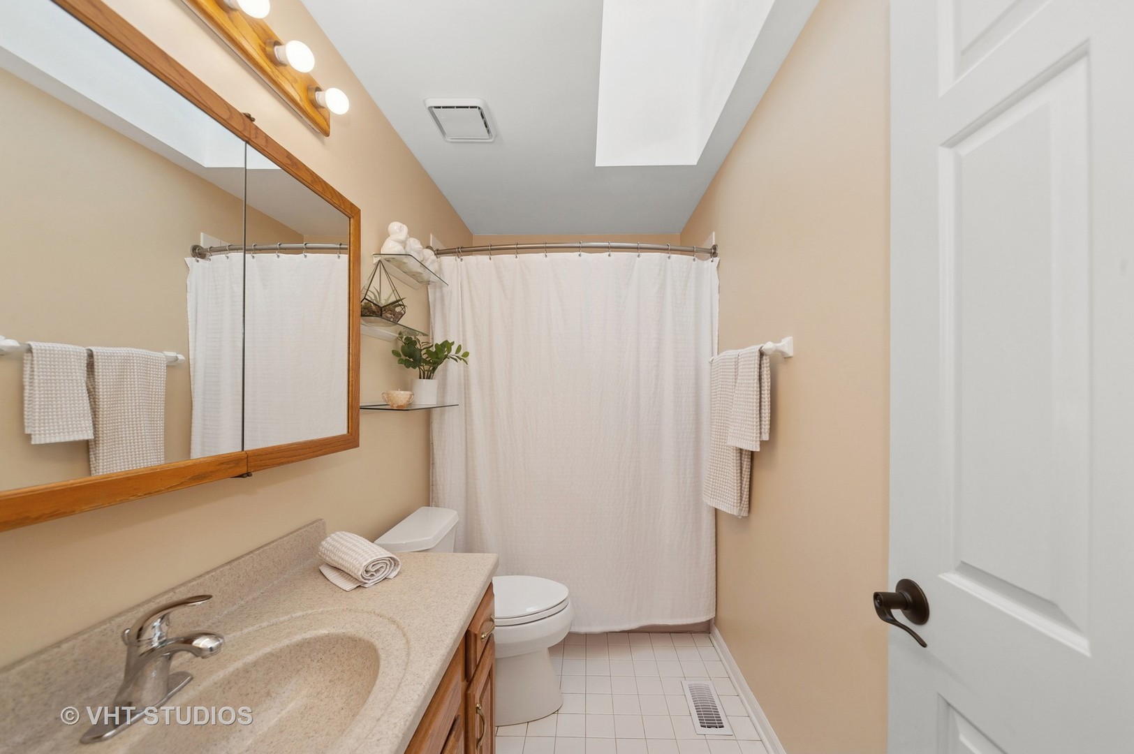 410 Woodcroft Lane, Schaumburg, IL 60173