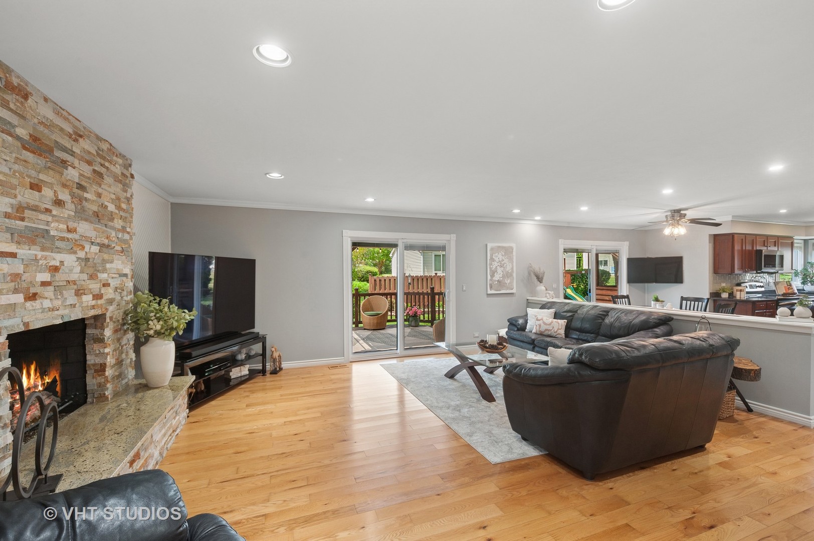 410 Woodcroft Lane, Schaumburg, IL 60173