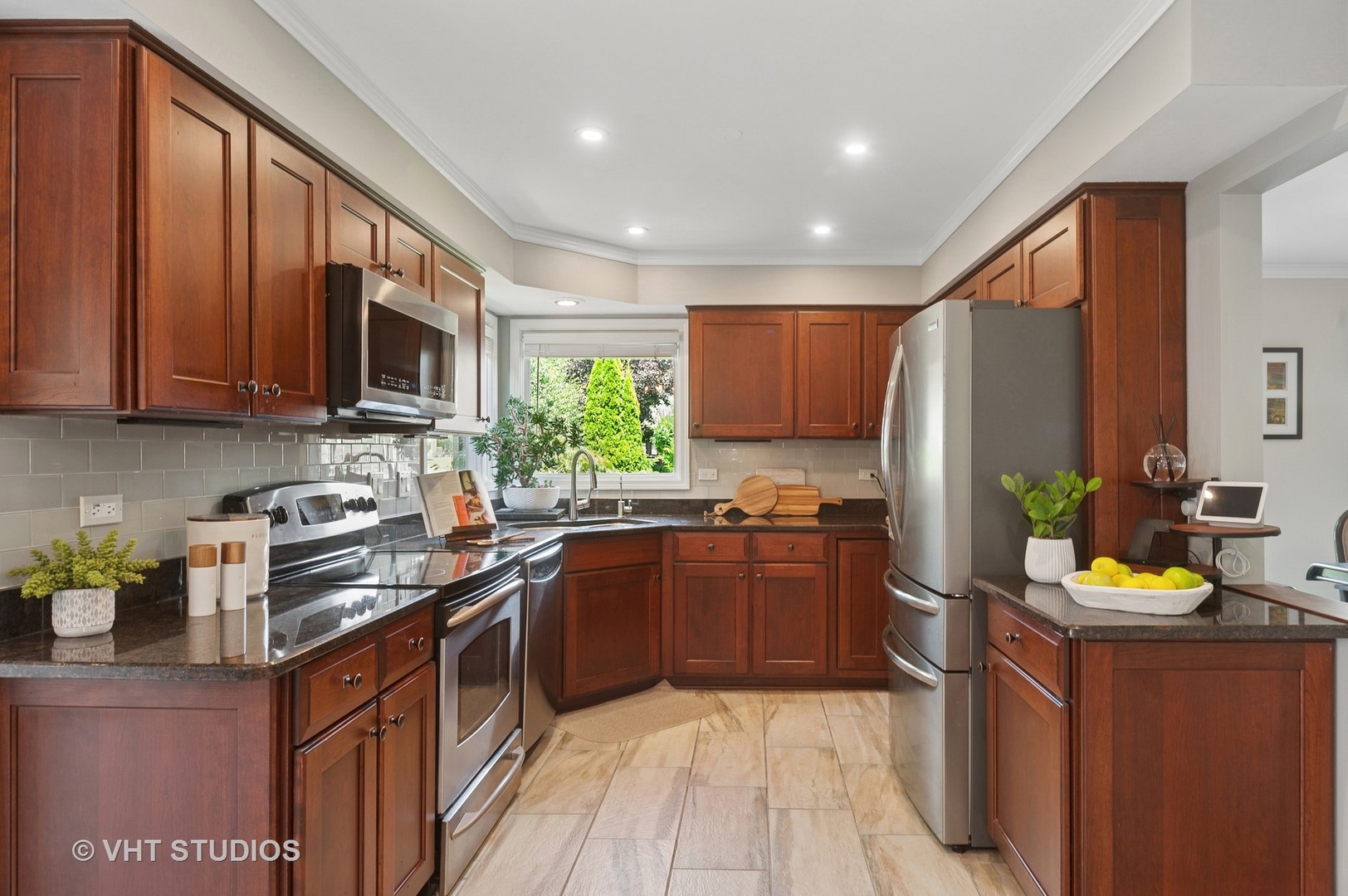 410 Woodcroft Lane, Schaumburg, IL 60173