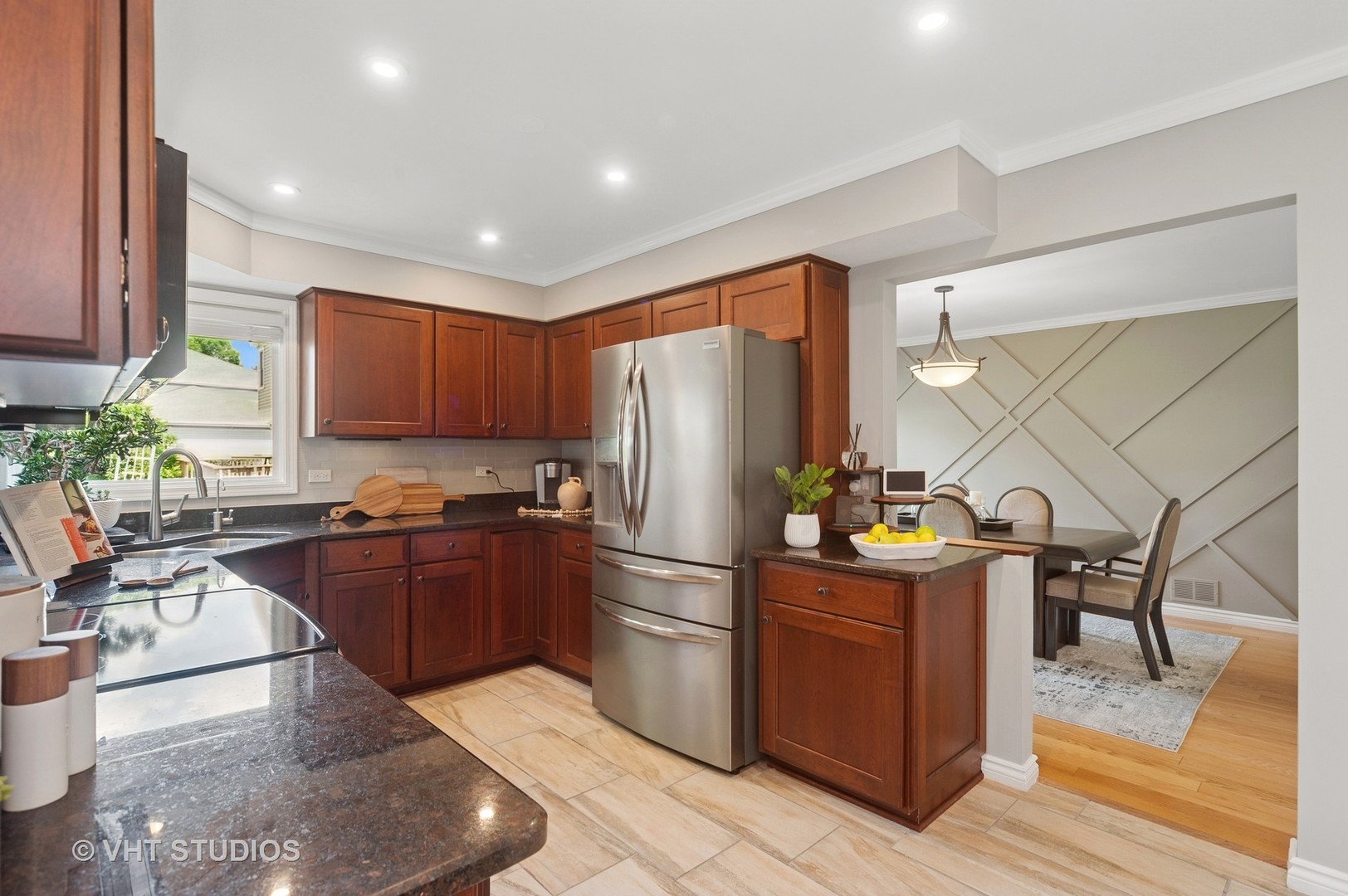 410 Woodcroft Lane, Schaumburg, IL 60173