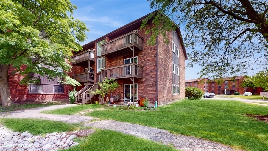 29W542 Country Ridge Drive #C, Warrenville, IL 60555
