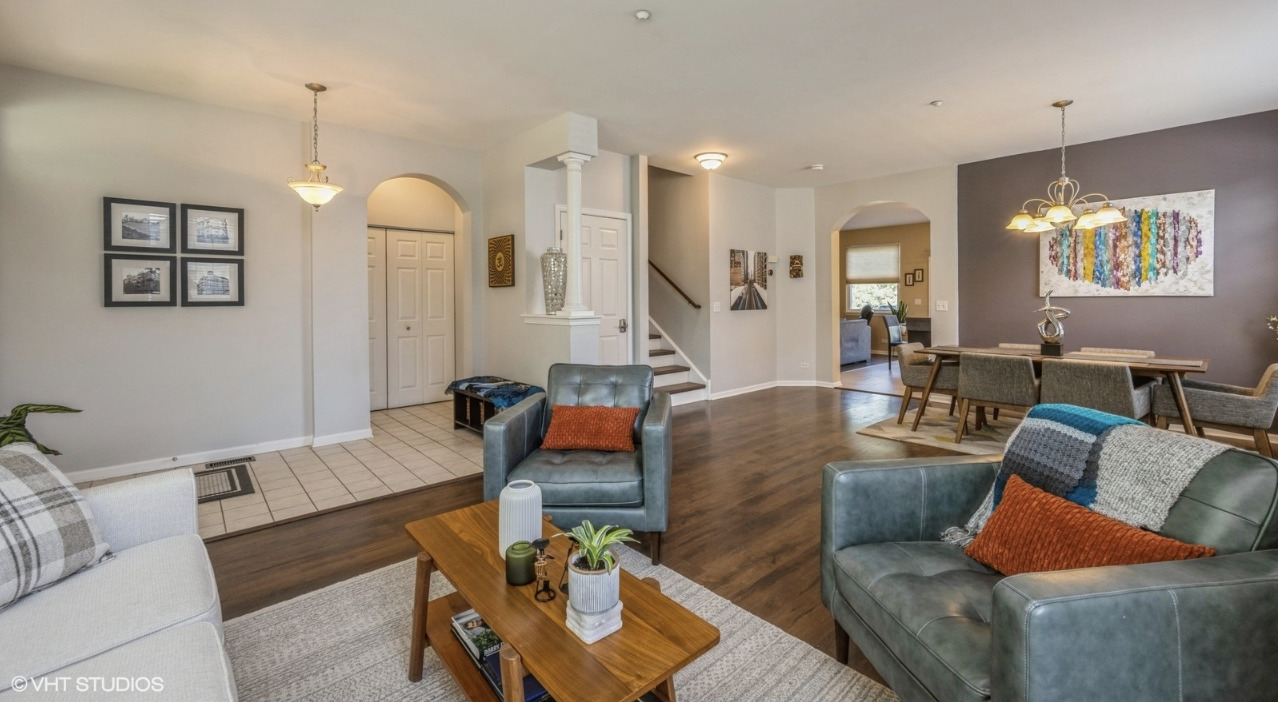 2140 Colchester Court, Hoffman Estates, IL 60192