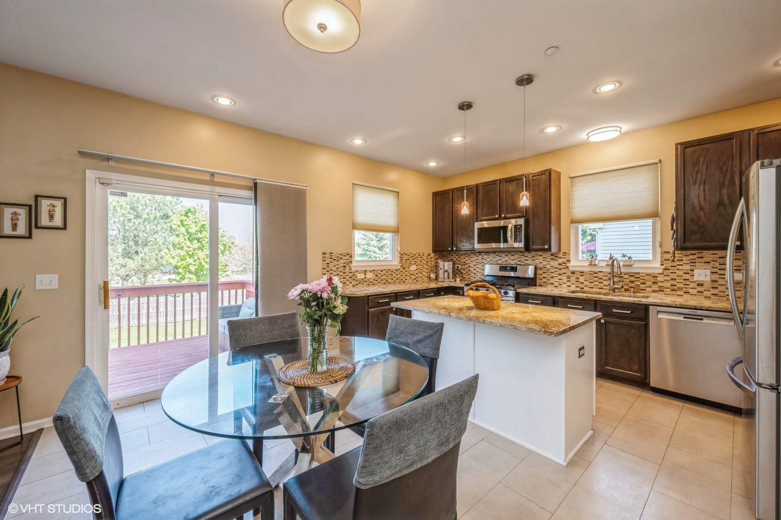 2140 Colchester Court, Hoffman Estates, IL 60192