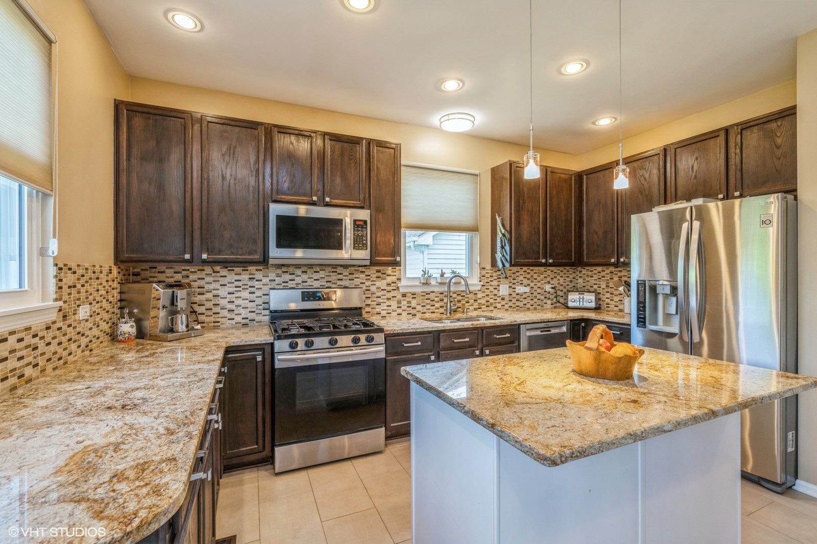 2140 Colchester Court, Hoffman Estates, IL 60192