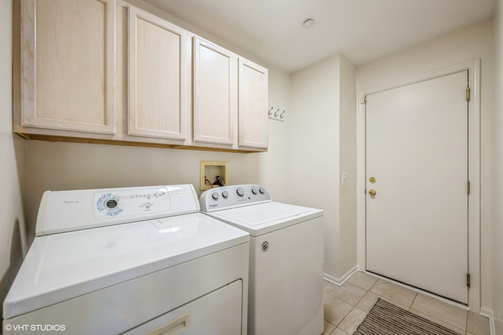 2140 Colchester Court, Hoffman Estates, IL 60192