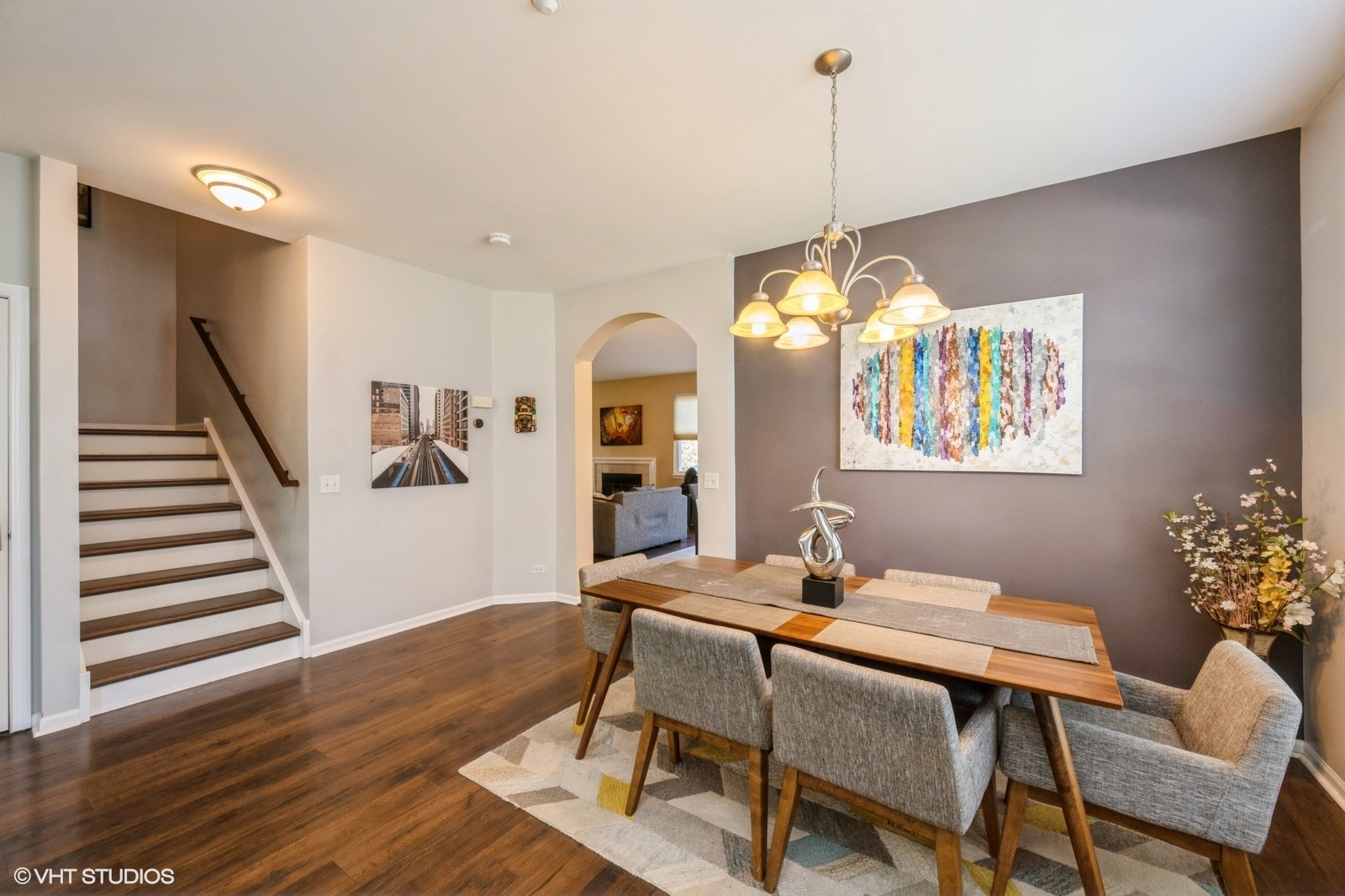 2140 Colchester Court, Hoffman Estates, IL 60192