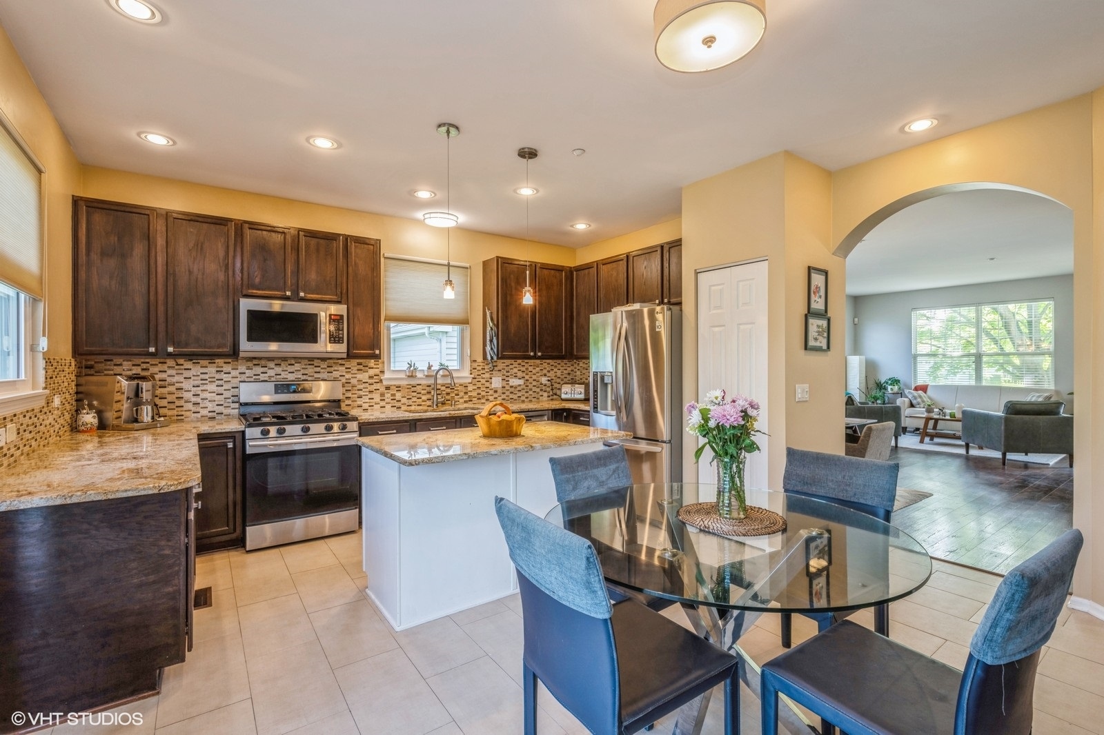 2140 Colchester Court, Hoffman Estates, IL 60192