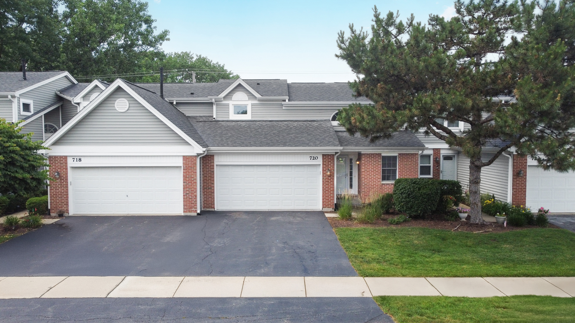 720 Hoover Drive, Carol Stream, IL 60188