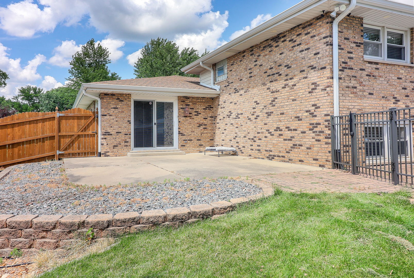 18W761 83rd Street, Downers Grove, IL 60516