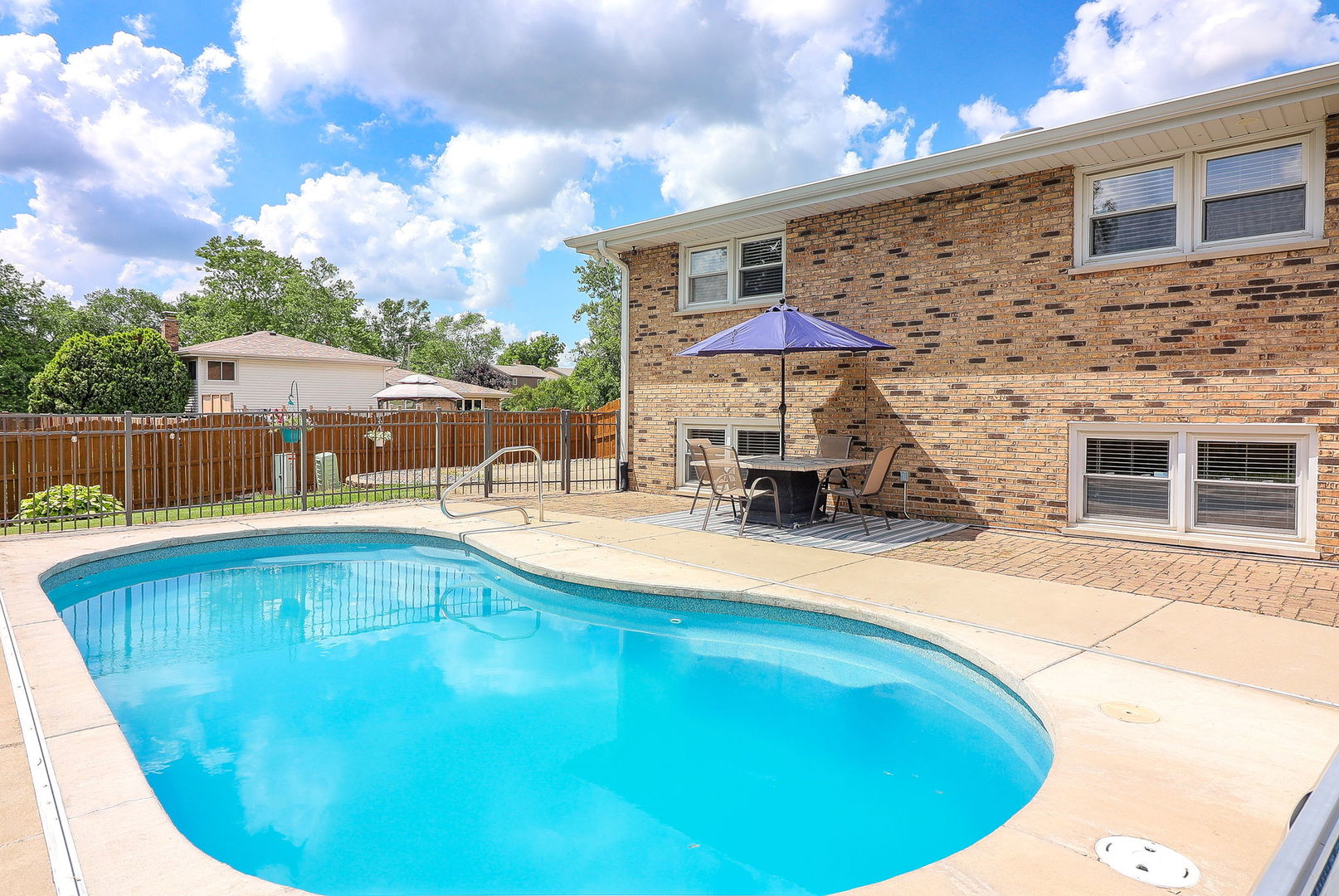 18W761 83rd Street, Downers Grove, IL 60516