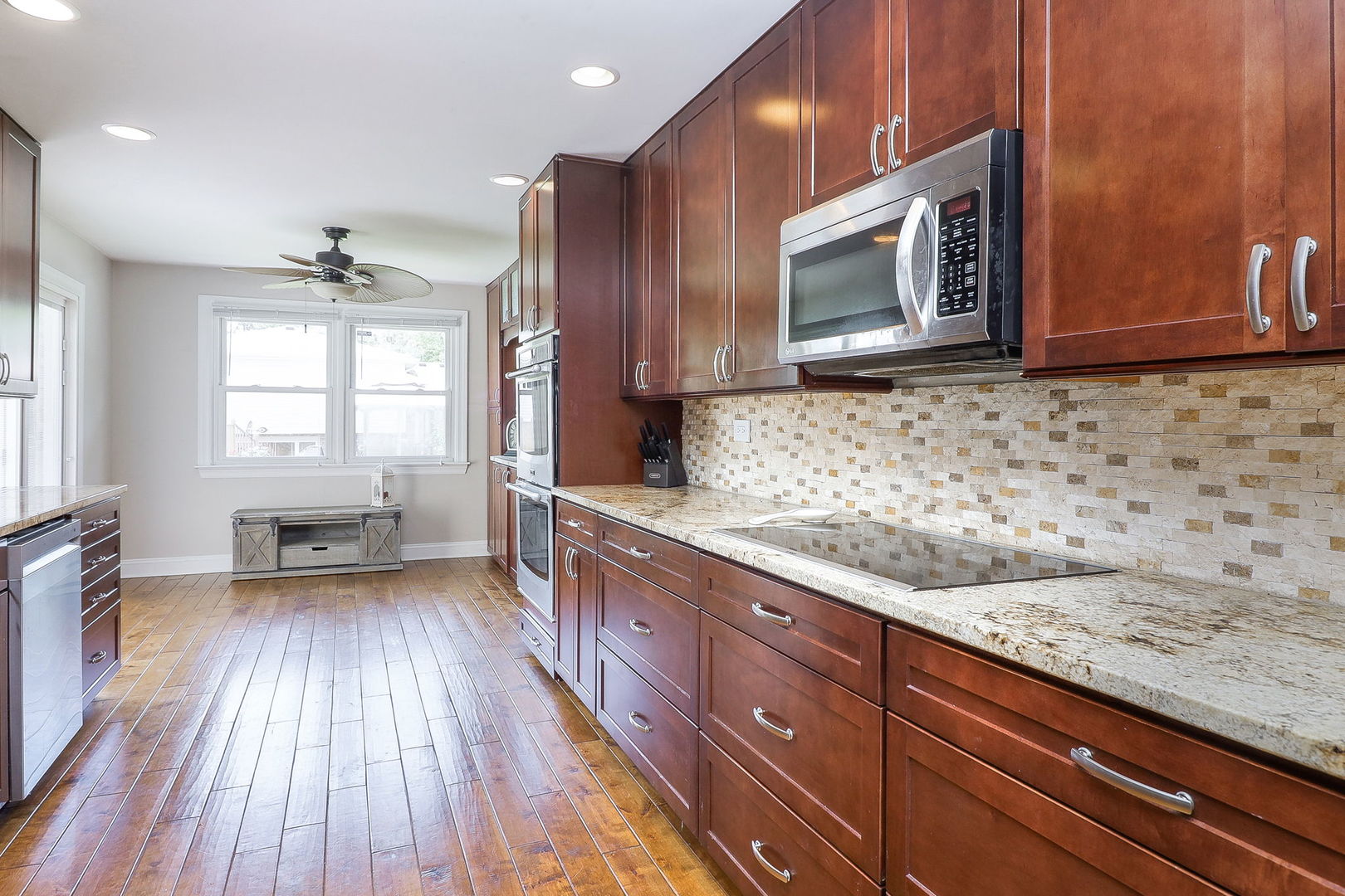 18W761 83rd Street, Downers Grove, IL 60516