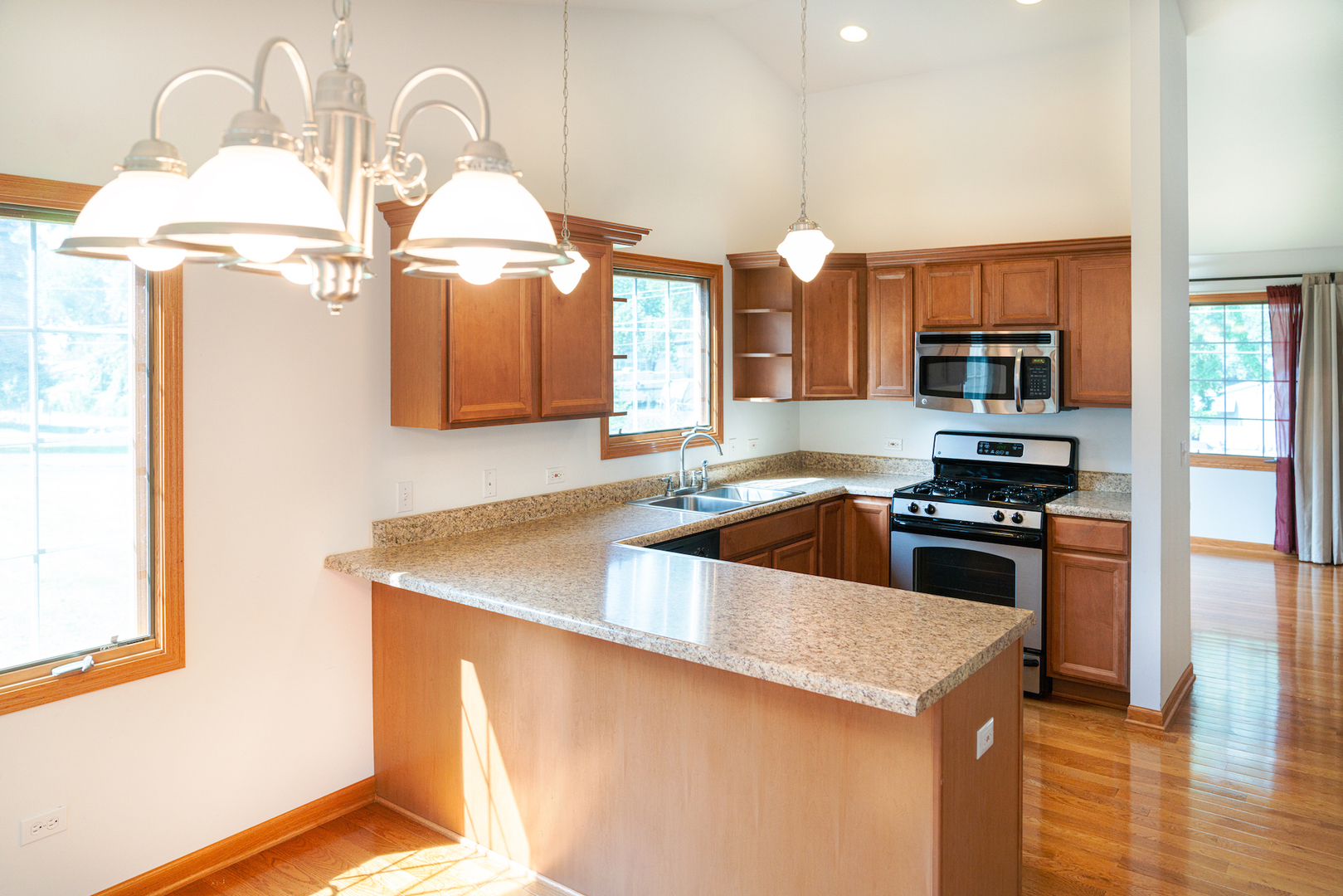 38815 N Broadway Avenue, Antioch, IL 60002