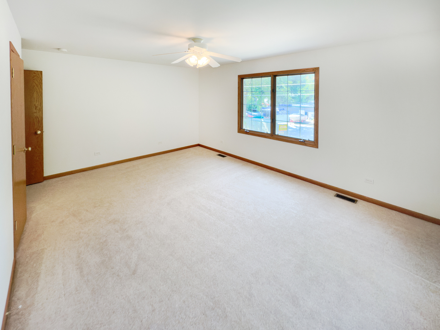 38815 N Broadway Avenue, Antioch, IL 60002