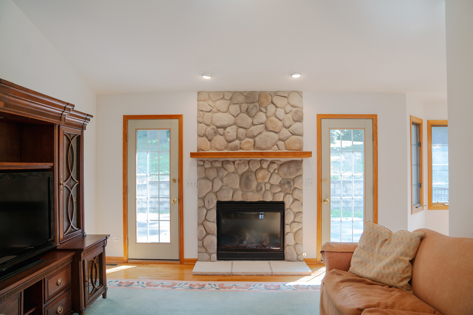 38815 N Broadway Avenue, Antioch, IL 60002