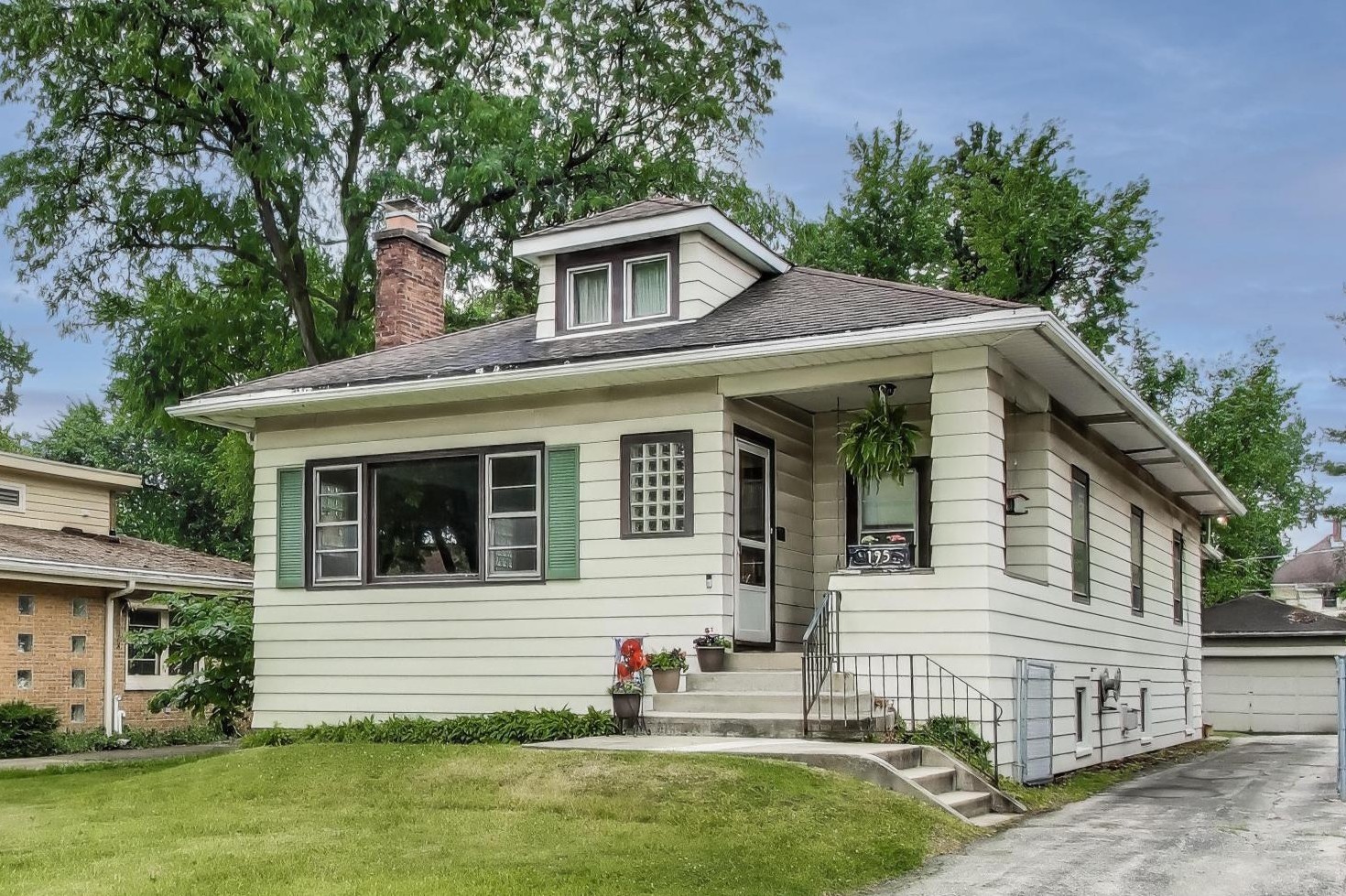 195 Ridgewood Road, Riverside, IL 60546