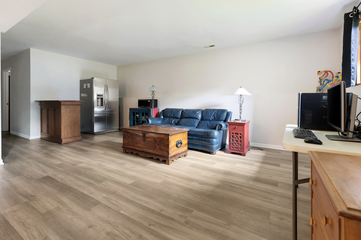 8 S Lake Avenue, Fox Lake, IL 60020
