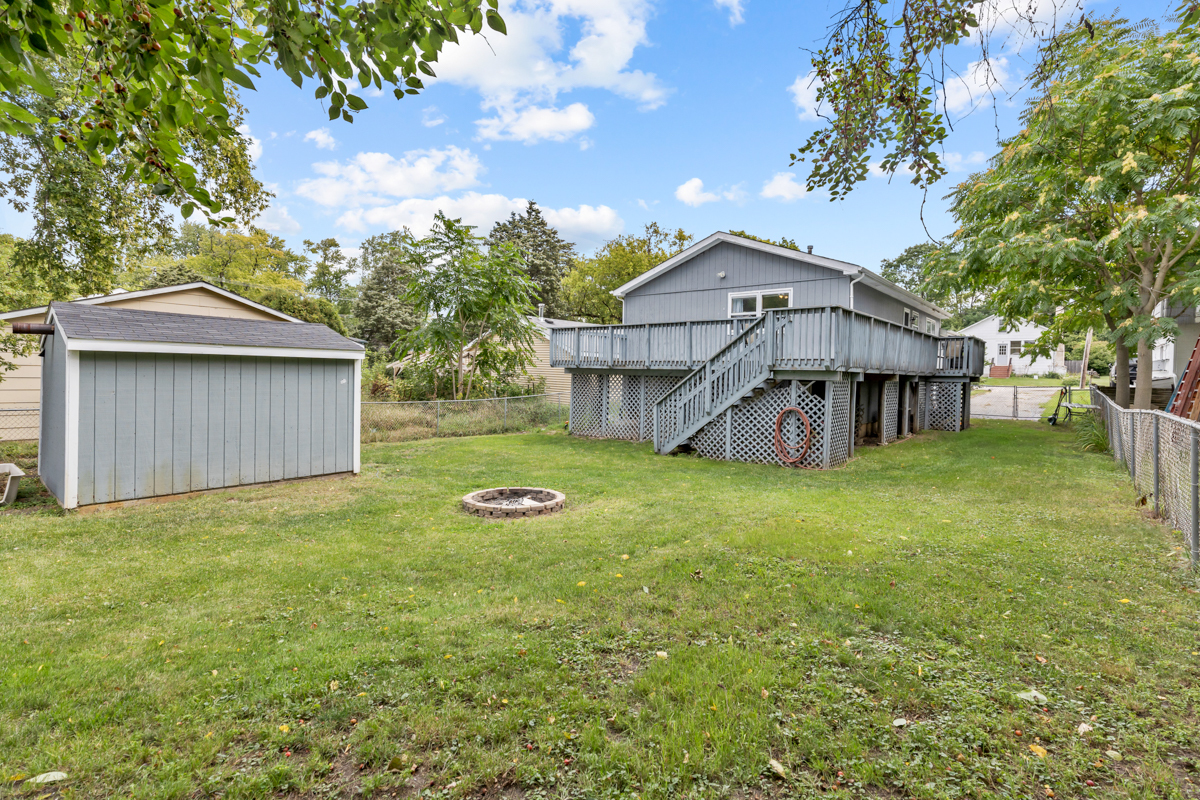 8 S Lake Avenue, Fox Lake, IL 60020