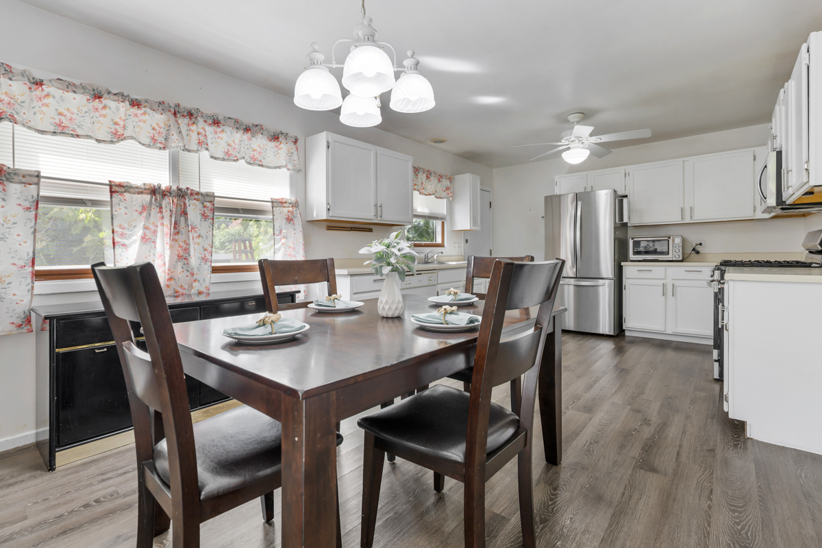 8 S Lake Avenue, Fox Lake, IL 60020