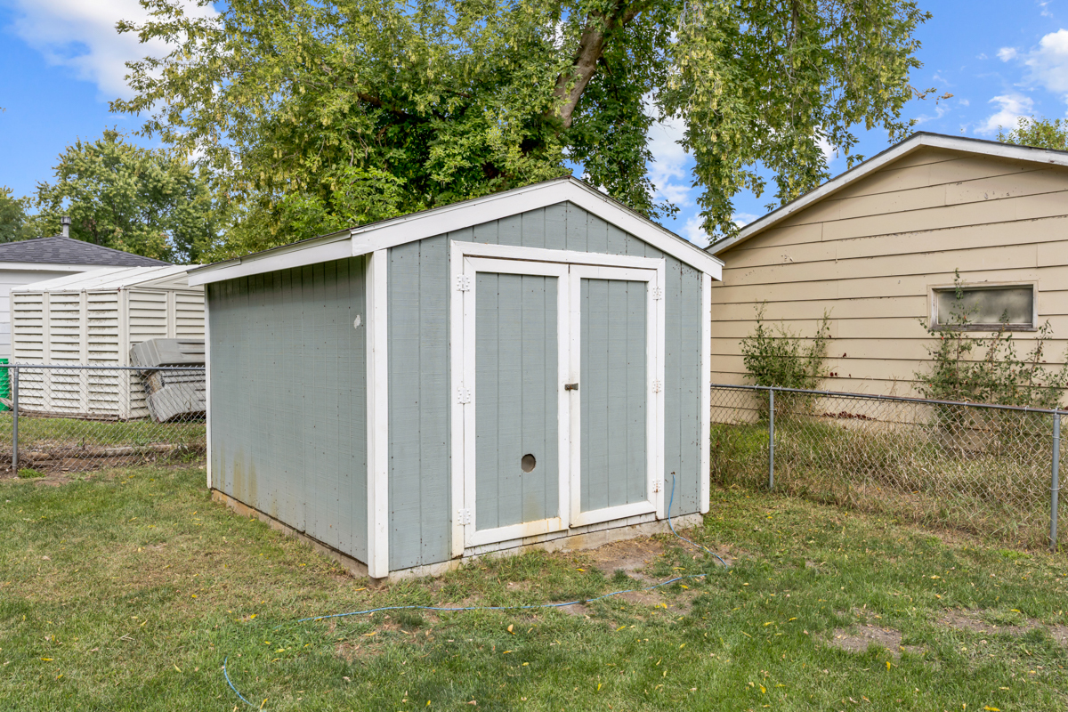 8 S Lake Avenue, Fox Lake, IL 60020