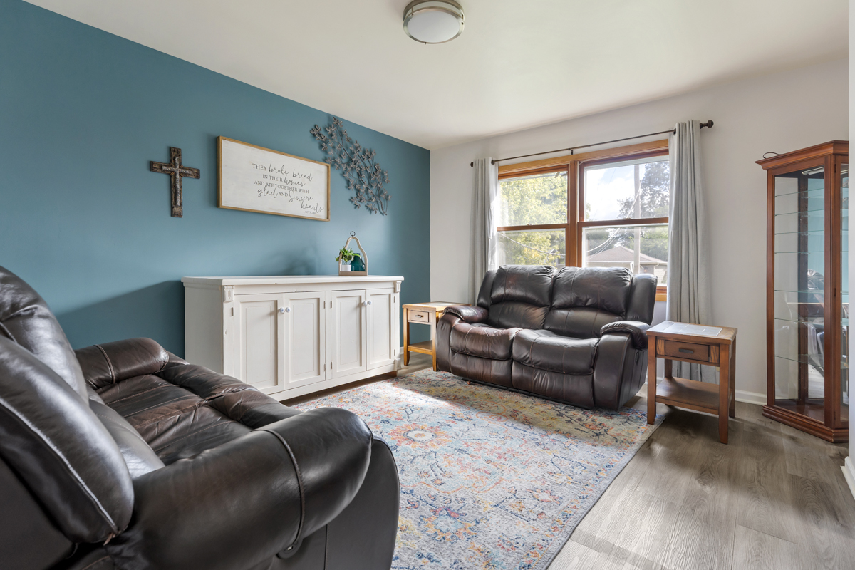 8 S Lake Avenue, Fox Lake, IL 60020