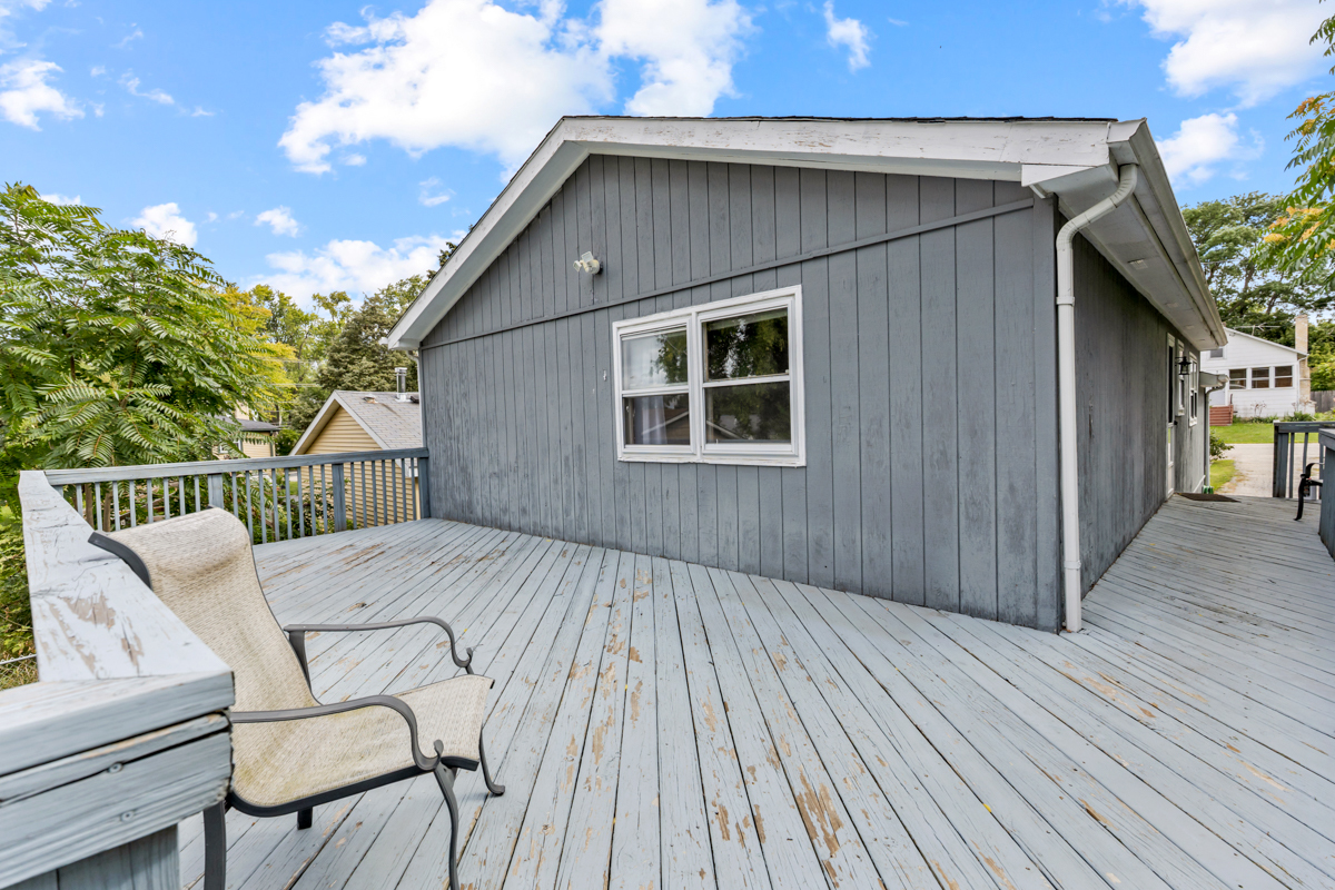 8 S Lake Avenue, Fox Lake, IL 60020