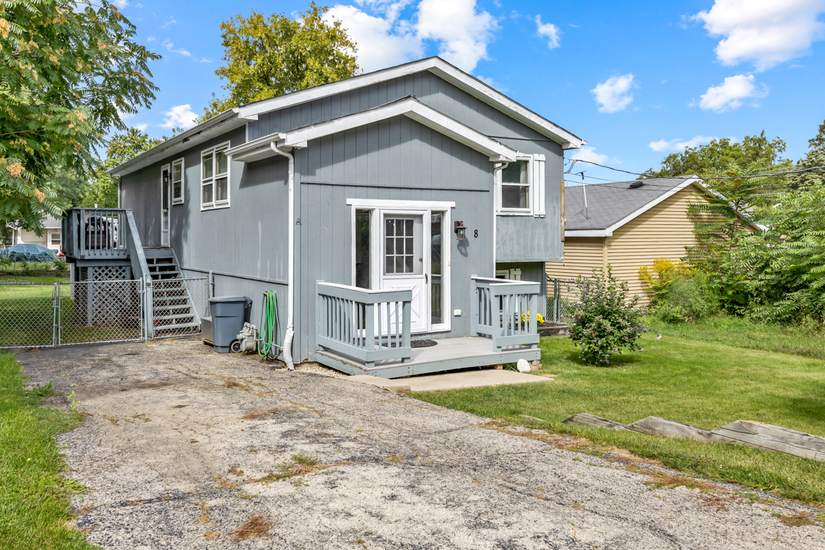8 S Lake Avenue, Fox Lake, IL 60020