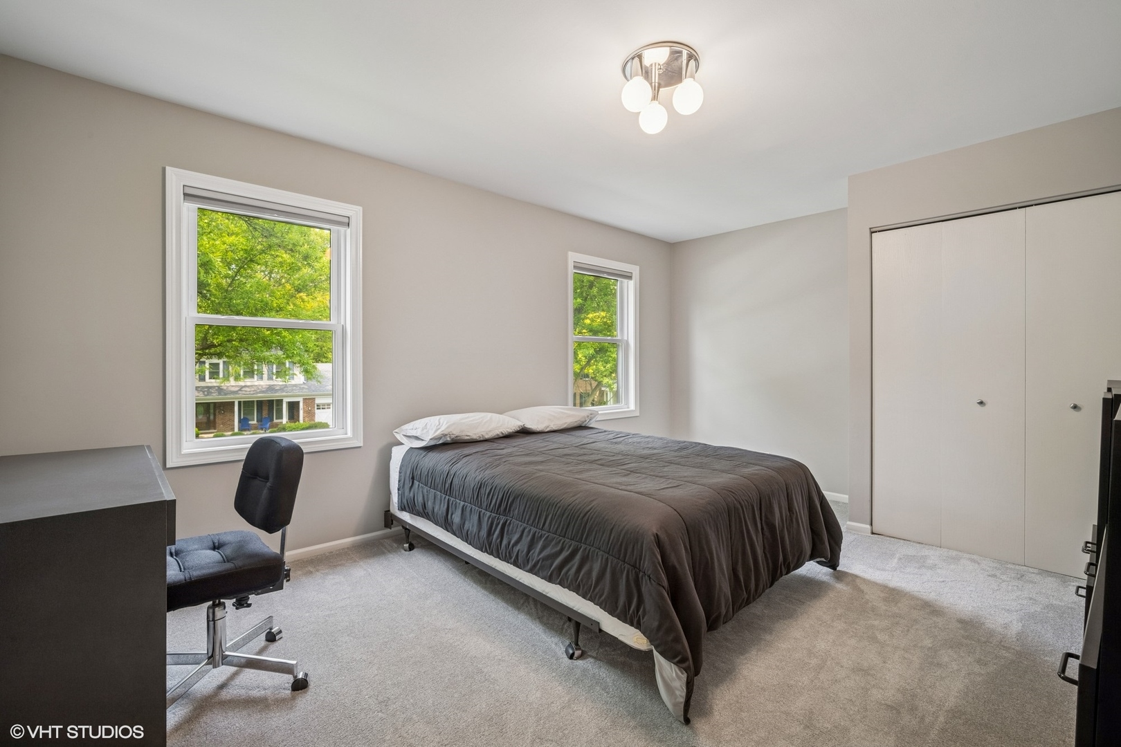 4045 N Harvard Avenue, Arlington Heights, IL 60004