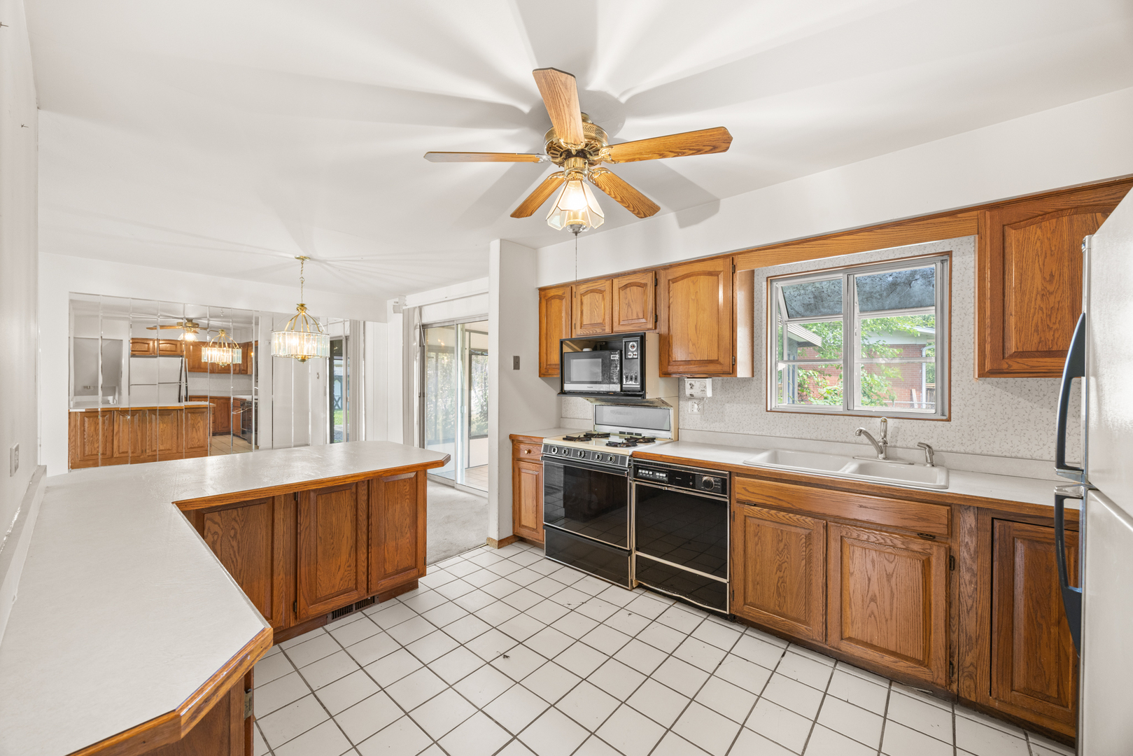 555 N Cherry Drive, Glenwood, IL 60425