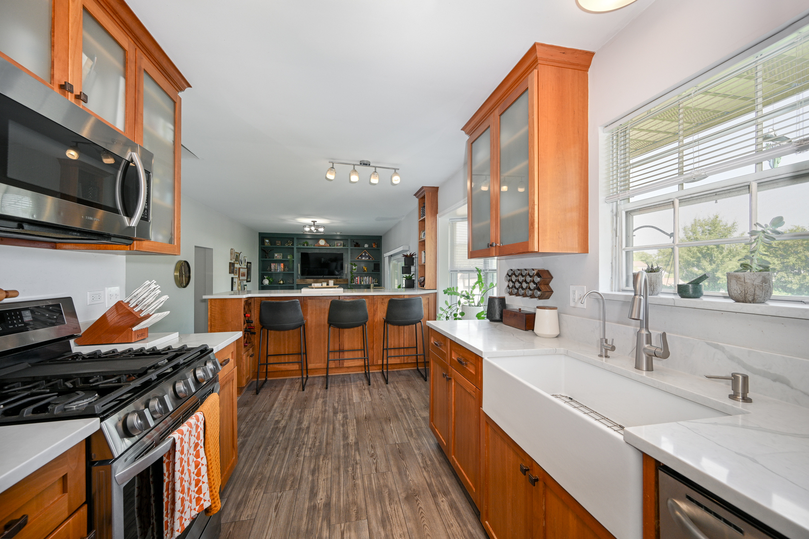 30W060 Kensington Drive, Warrenville, IL 60555