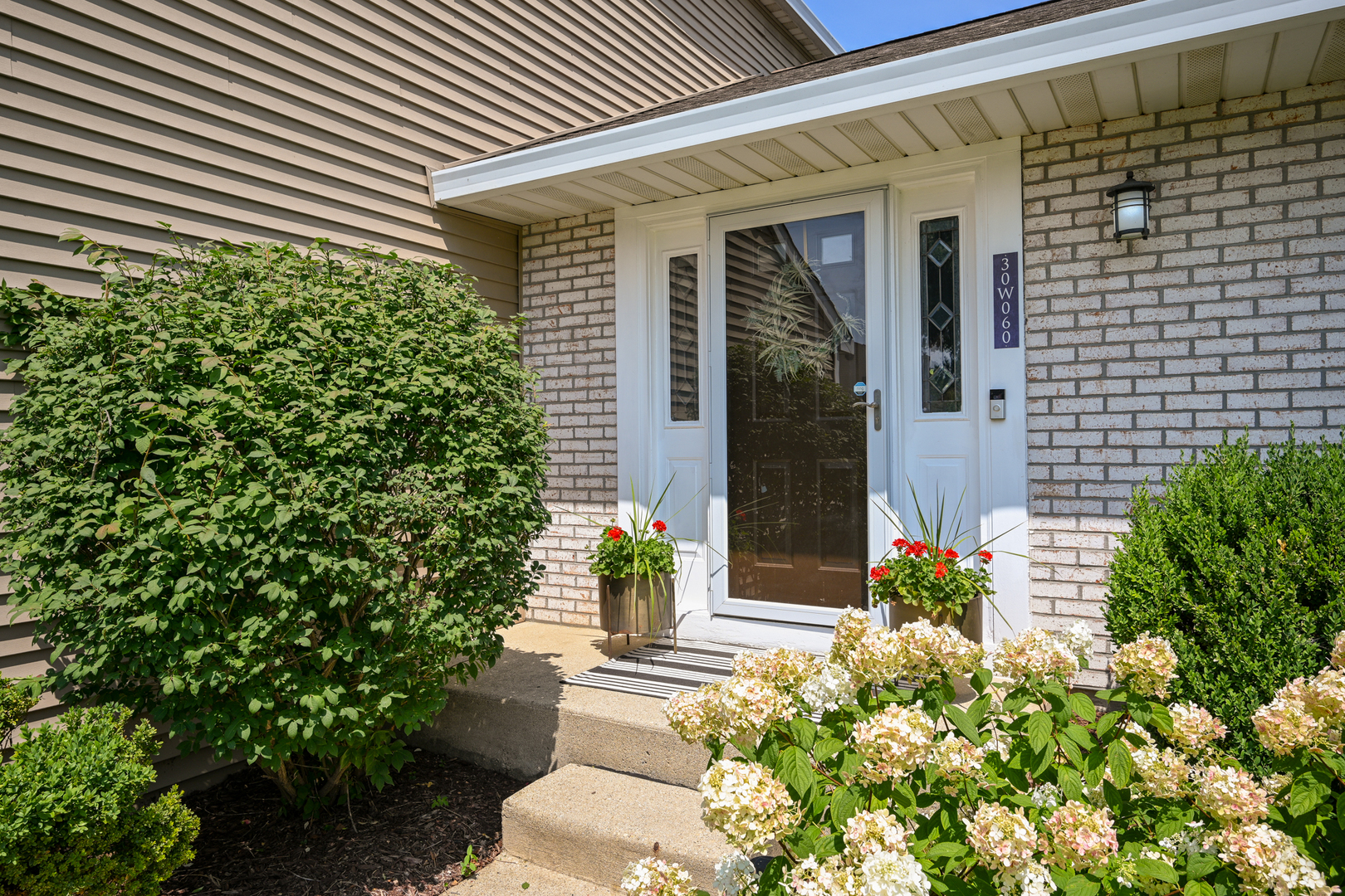 30W060 Kensington Drive, Warrenville, IL 60555