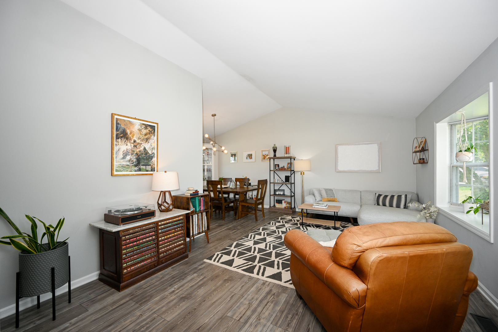 30W060 Kensington Drive, Warrenville, IL 60555