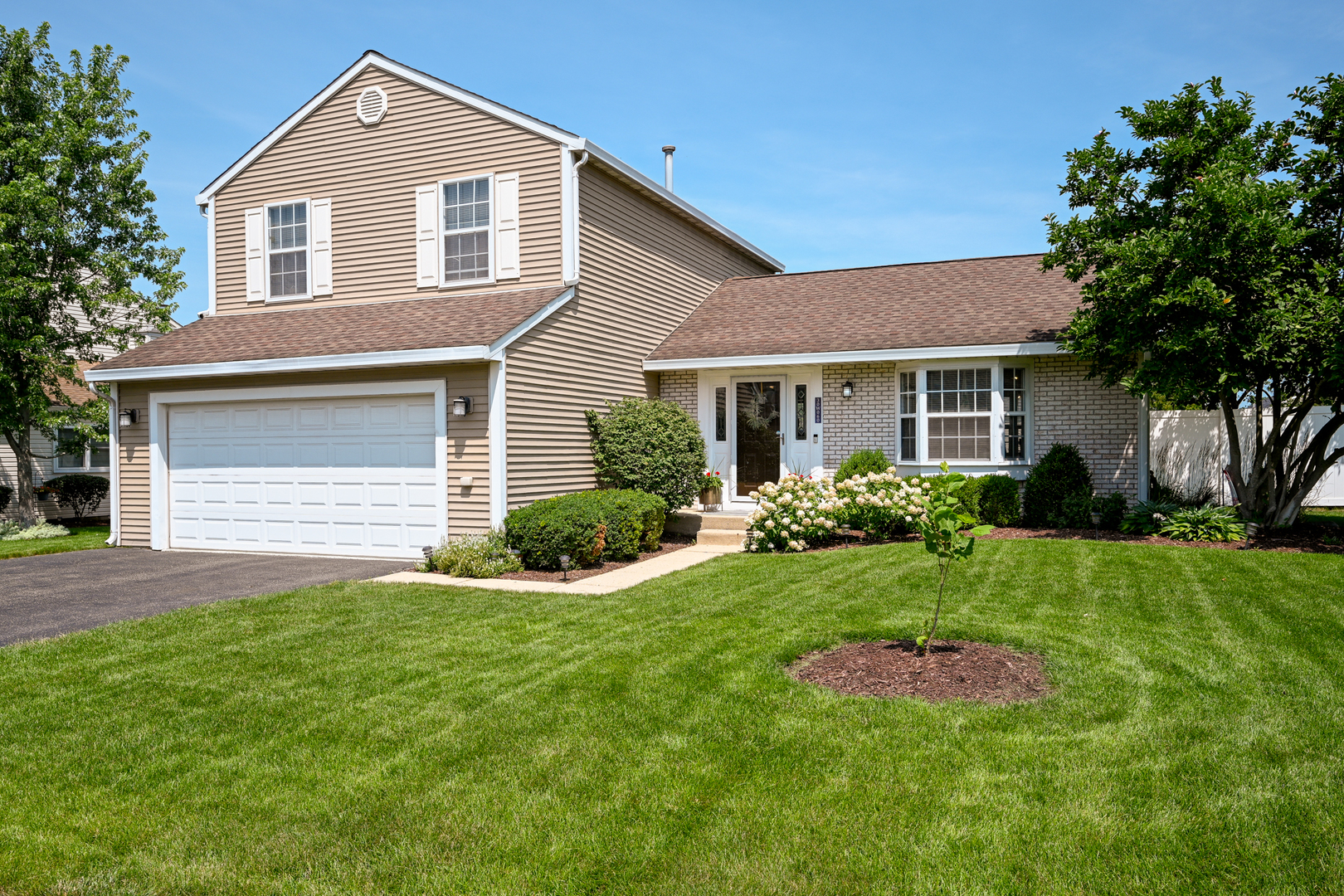 30W060 Kensington Drive, Warrenville, IL 60555