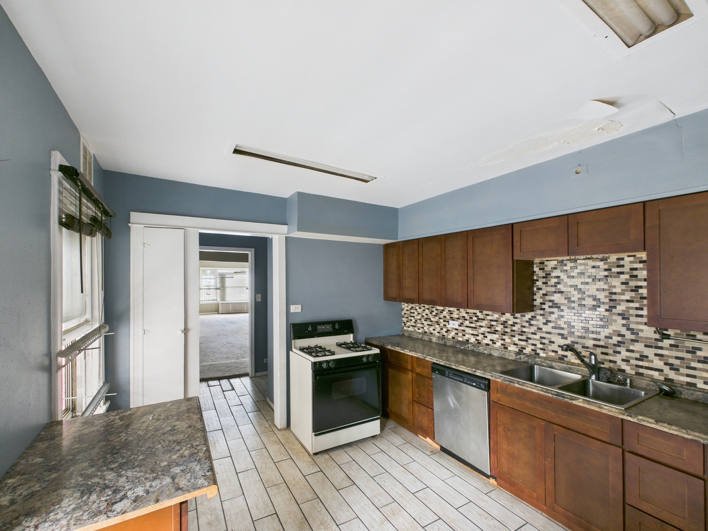 6823 S Chappel Avenue, Chicago, IL 60649