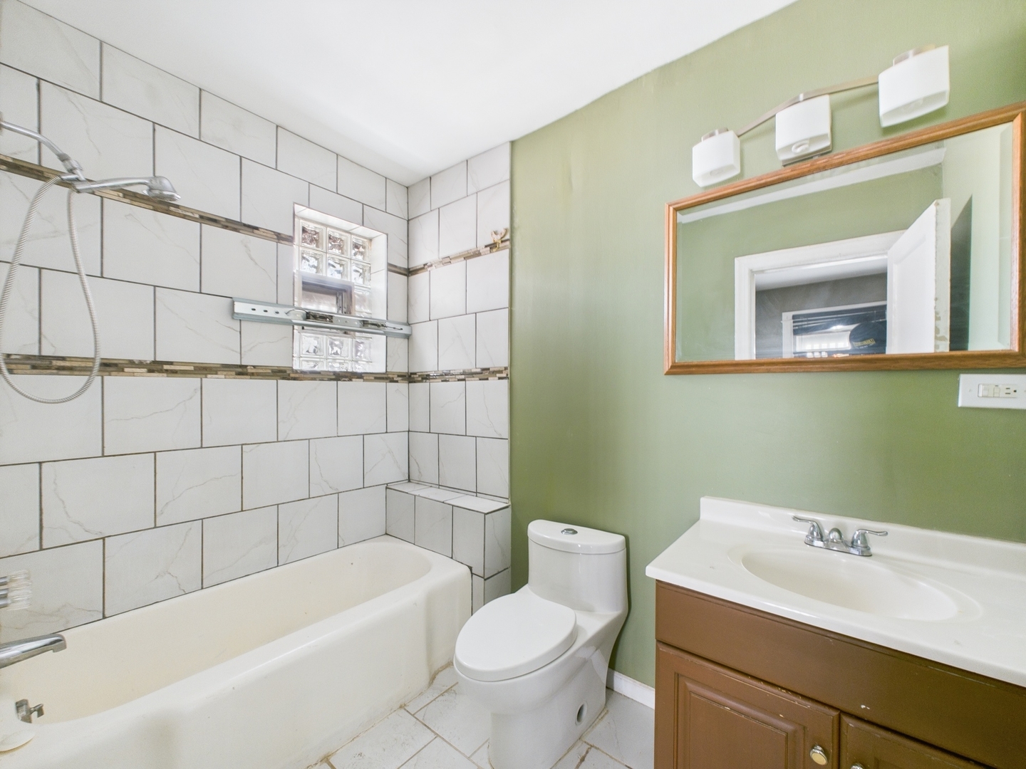 6823 S Chappel Avenue, Chicago, IL 60649