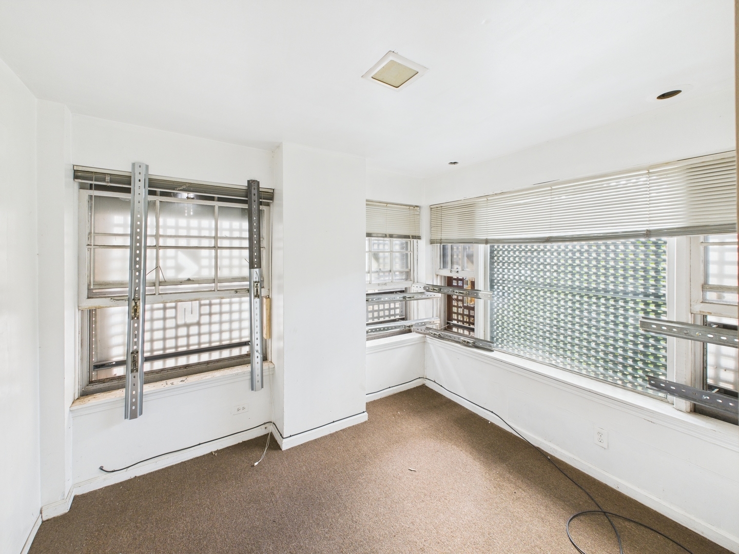 6823 S Chappel Avenue, Chicago, IL 60649