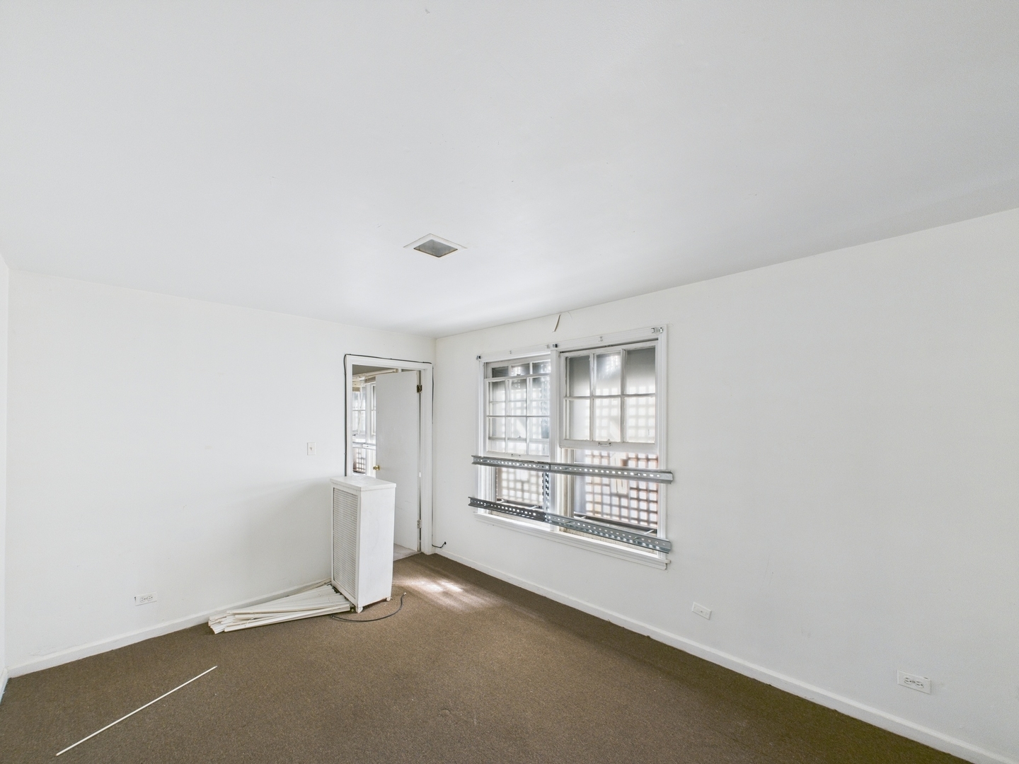 6823 S Chappel Avenue, Chicago, IL 60649