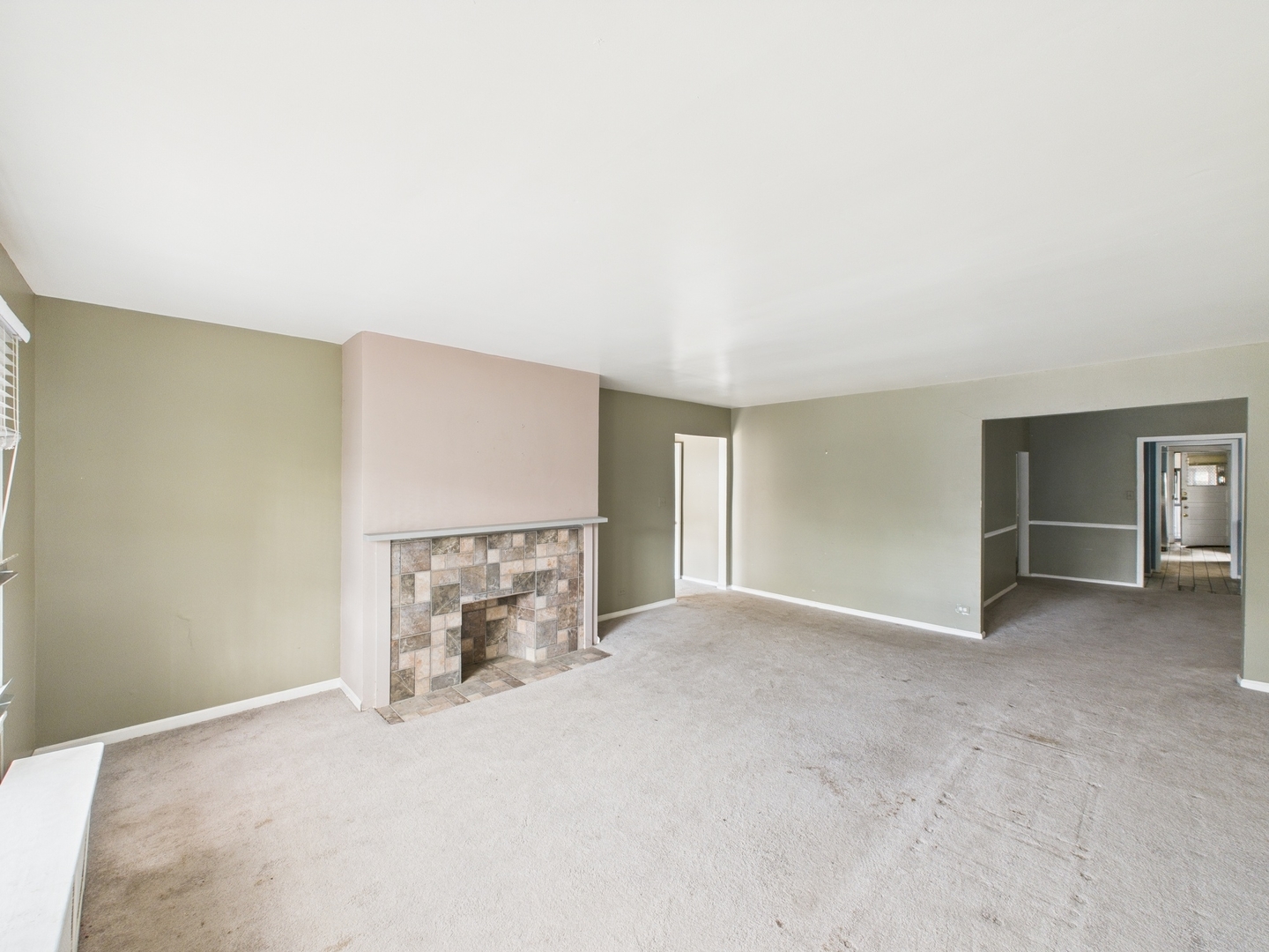 6823 S Chappel Avenue, Chicago, IL 60649