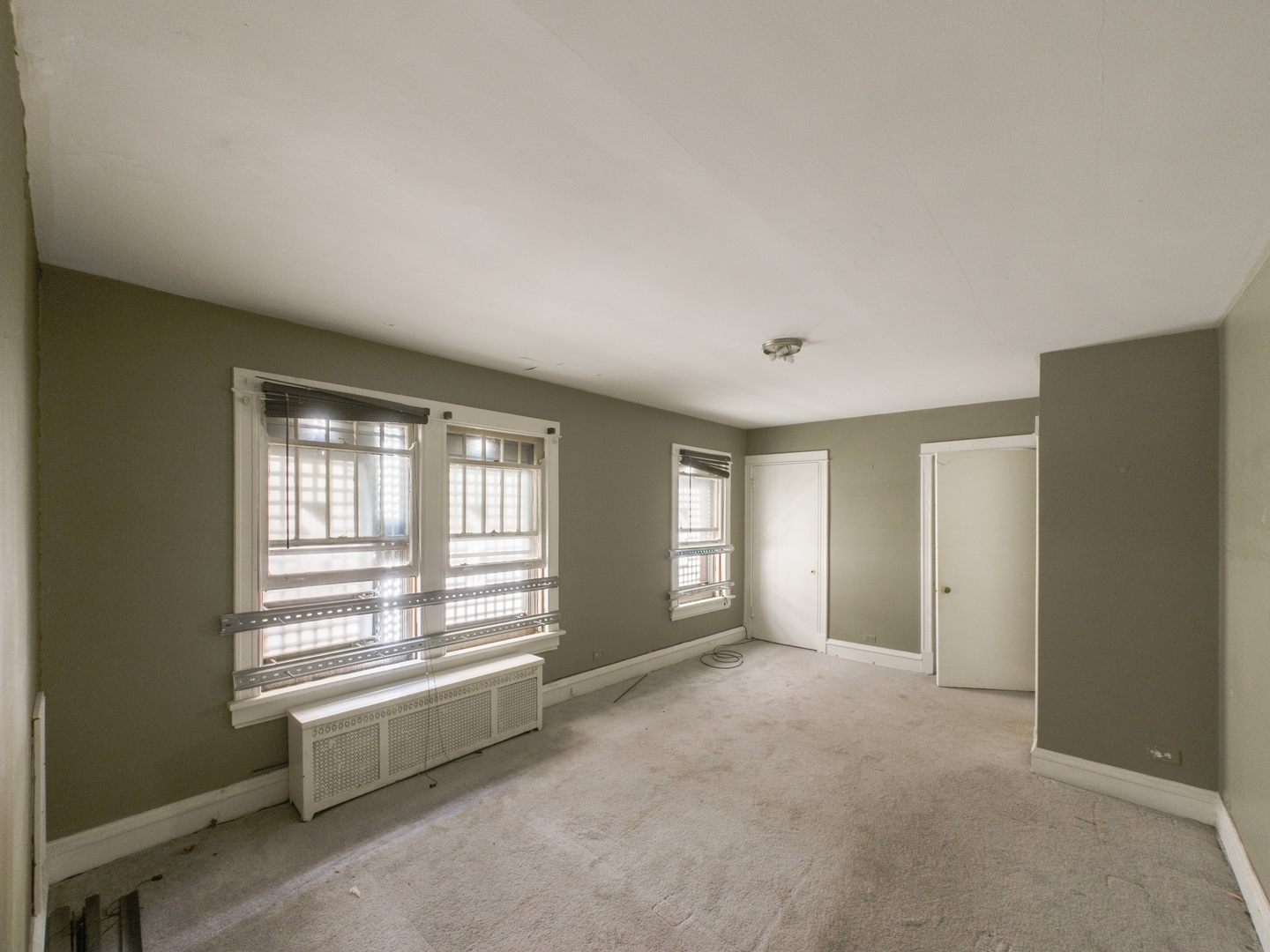 6823 S Chappel Avenue, Chicago, IL 60649