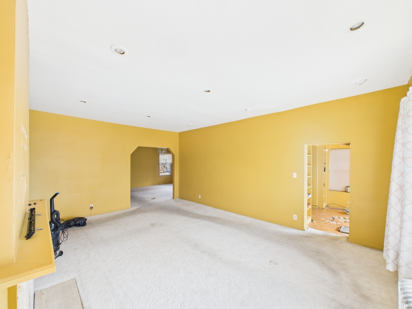 6823 S Chappel Avenue, Chicago, IL 60649