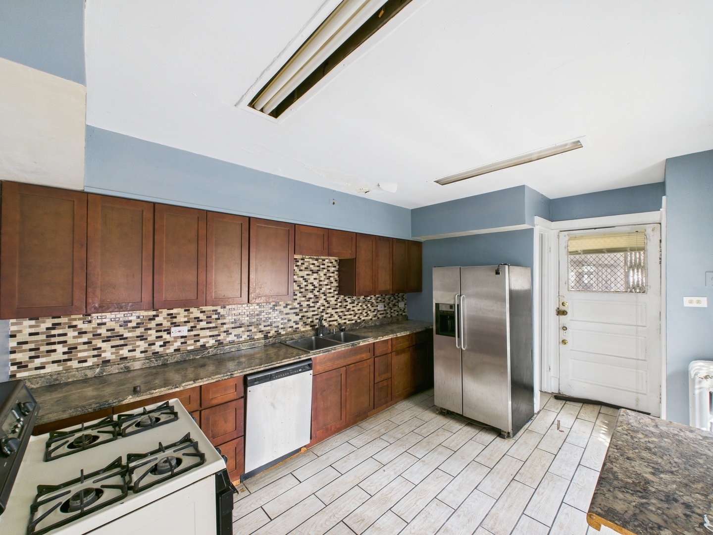 6823 S Chappel Avenue, Chicago, IL 60649