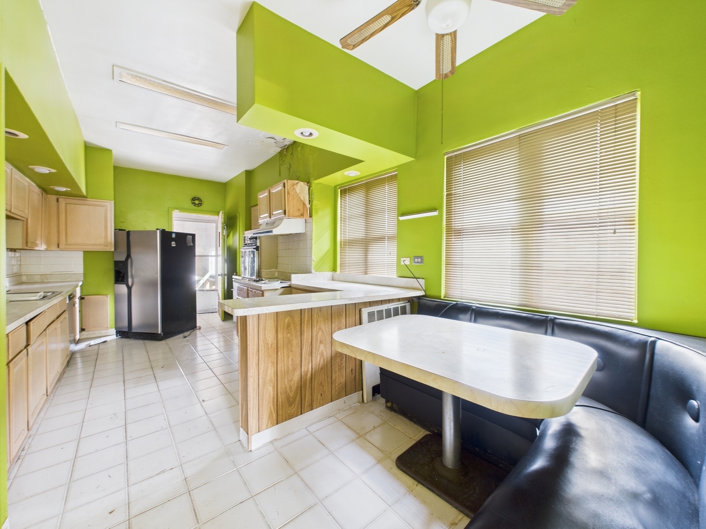 6823 S Chappel Avenue, Chicago, IL 60649