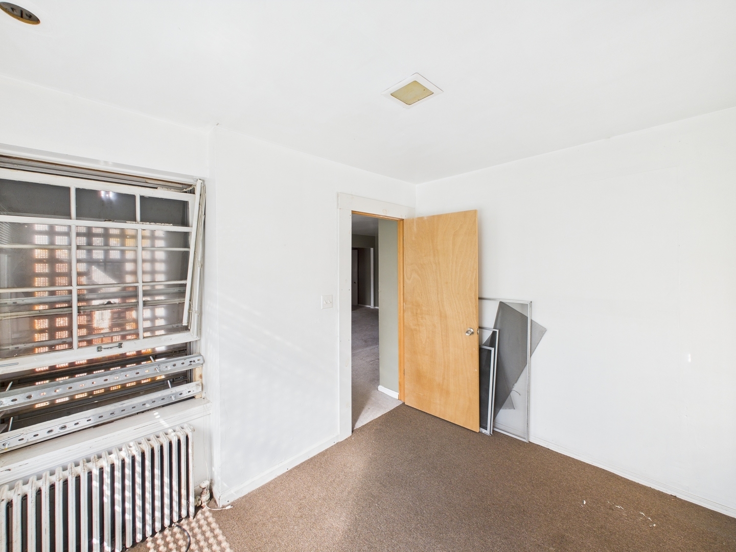 6823 S Chappel Avenue, Chicago, IL 60649