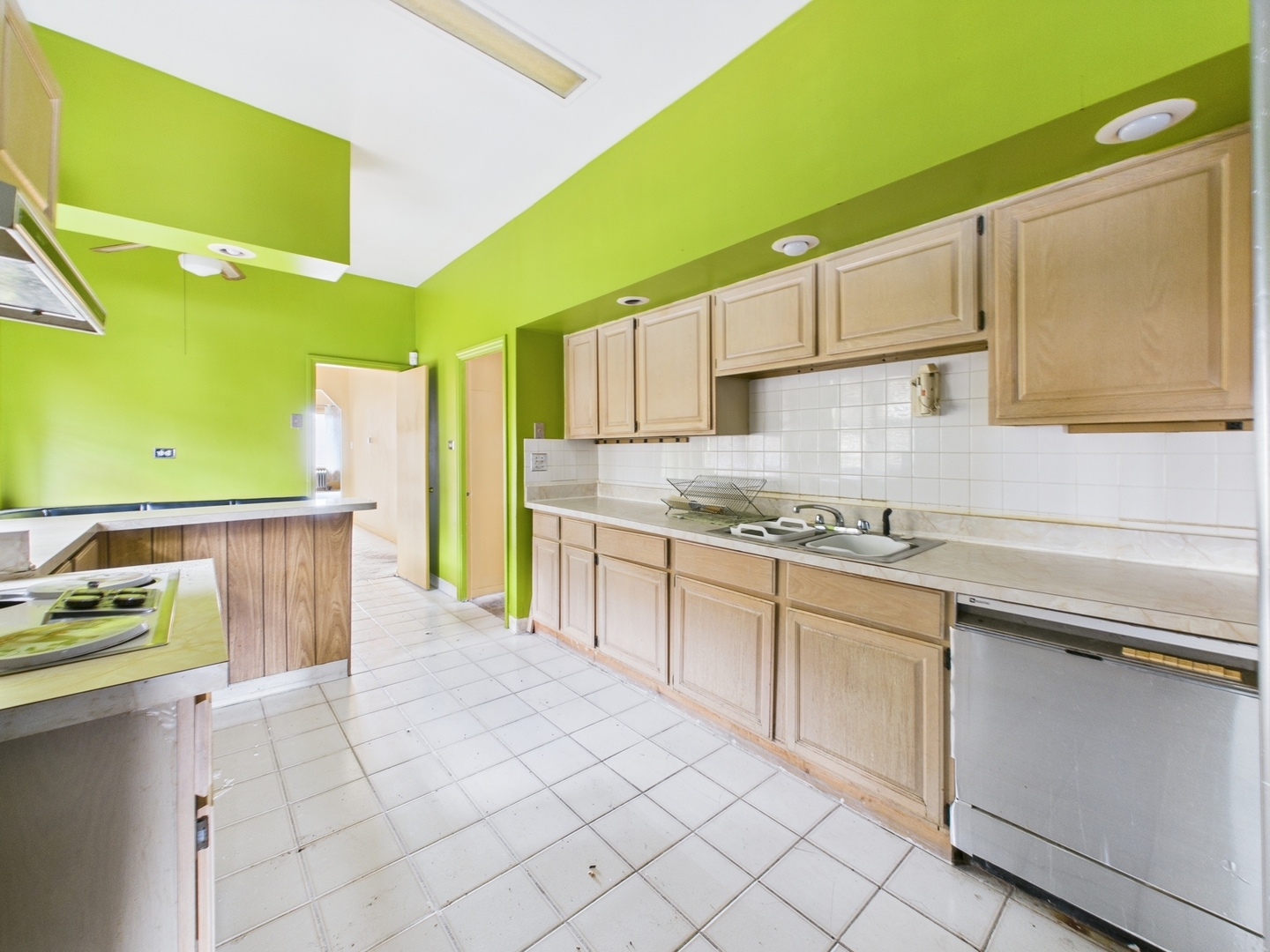 6823 S Chappel Avenue, Chicago, IL 60649