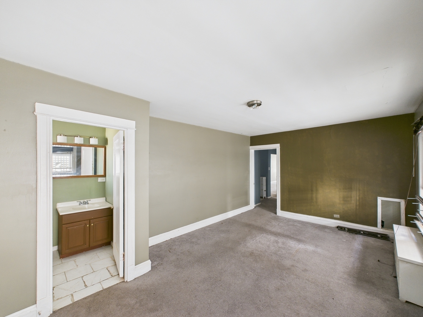 6823 S Chappel Avenue, Chicago, IL 60649