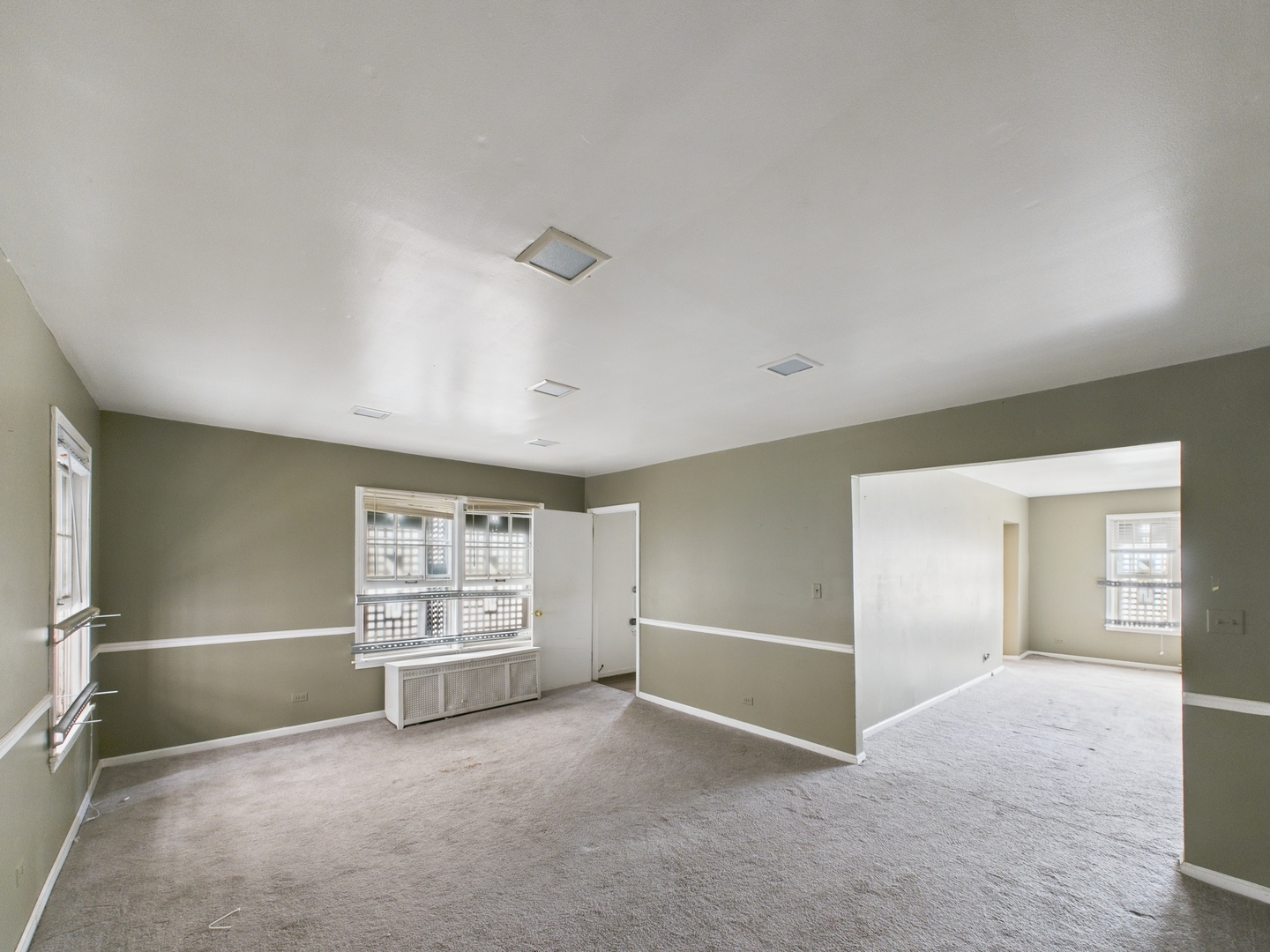 6823 S Chappel Avenue, Chicago, IL 60649
