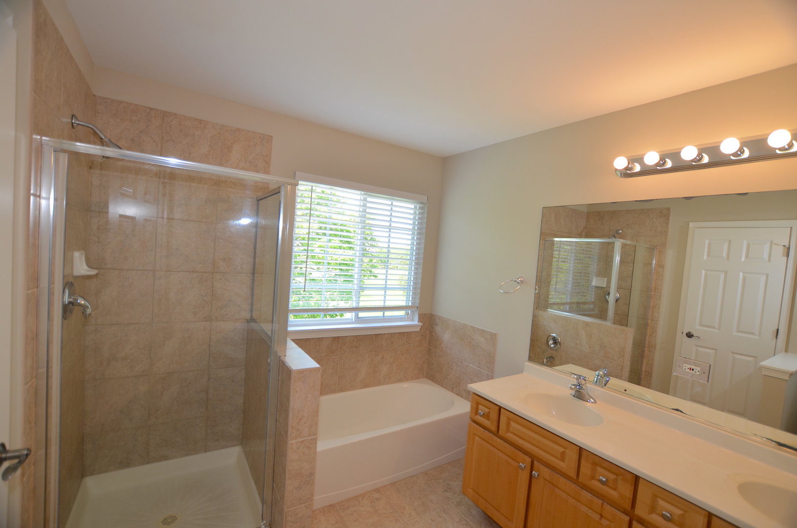 1211 Townes Circle, Aurora, IL 60502
