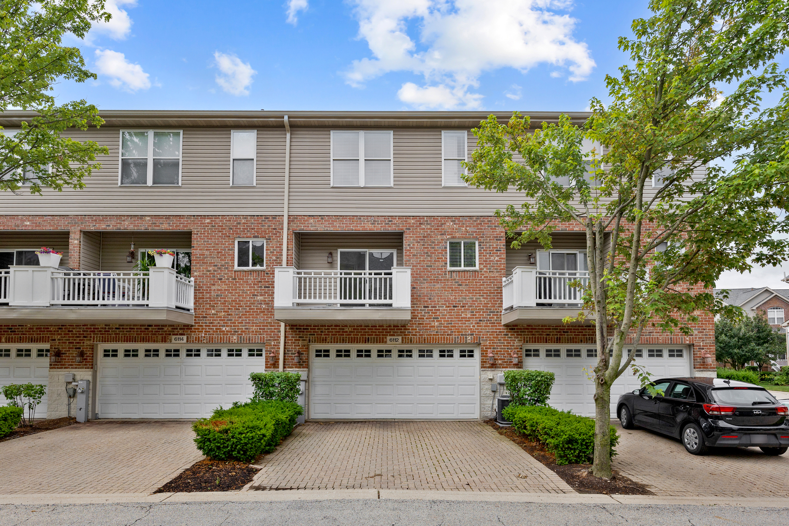 6112 Ironwood Lane, Lisle, IL 60532