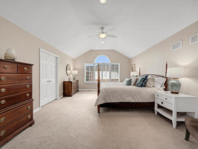 9 Olympic Drive, South Barrington, IL 60010