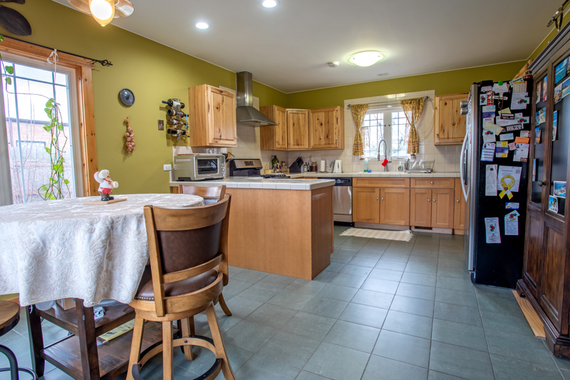 7842 S BLAZER Avenue, Justice, IL 60458