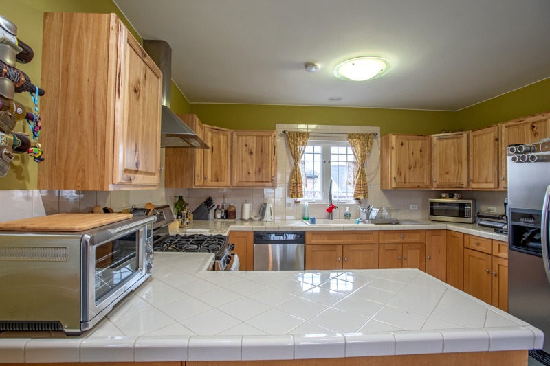 7842 S BLAZER Avenue, Justice, IL 60458